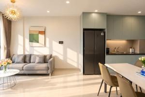 Shi House 23 -3BR The Origami Vinhomes Q9