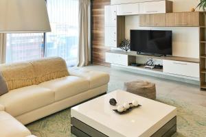 5 Blocks to Beach, Oceanview Pool & Hot Tub