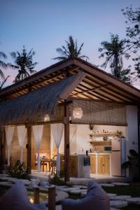 Villa Nyantara - Private tropical villa