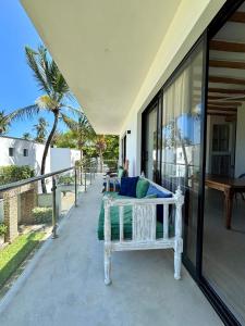 1 Bedroom Beachfront Getaway, Pool and Ocean Views