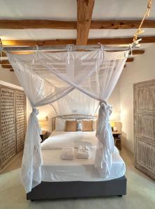 1 Bedroom Beachfront Getaway, Pool and Ocean Views