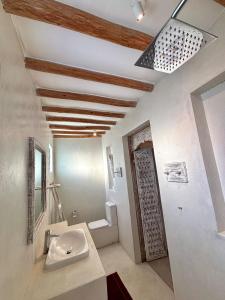 2 Bedroom Beachfront Getaway, Pool and Ocean Views