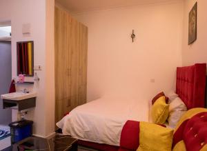 Kaky Executive Furnished Studio Apartment