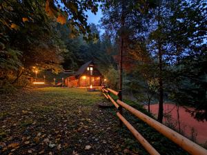 Hidden RAI - Forest Retreat,Hot Tub ,Sauna