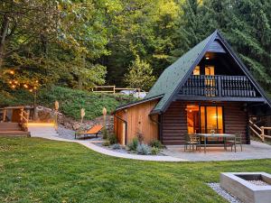 Hidden RAI - Forest Retreat,Hot Tub ,Sauna