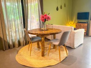 Your peaceful getaway at Paje Beach in a one-bedroom flat with large terrace and pool