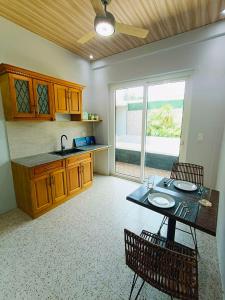 Sunny New Pool House Private Pool Cozy Loft
