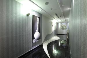 Broadway Hotel