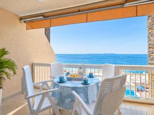 Apartment in Roses with Stunning Sea Views