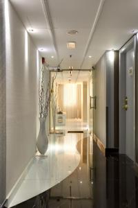 Broadway Hotel