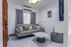 FULL HOUSE 4BR Near Airport & Malls