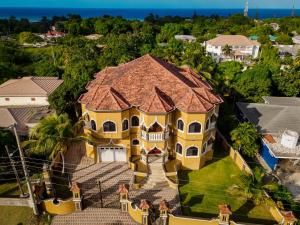 LeLavion Palace