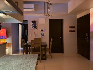 Executive 1BR with Balcony near Malls and Clubs in BGC