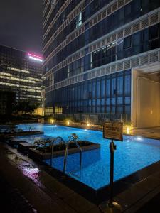 Executive 1BR with Balcony near Malls and Clubs in BGC