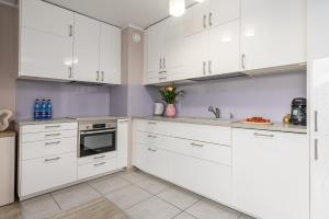Lumina I 2BR Apart with Balcony & Parking & Coffee Maker
