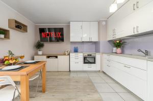 Lumina I 2BR Apart with Balcony & Parking & Coffee Maker