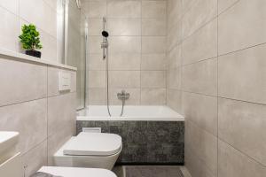 Lumina I 2BR Apart with Balcony & Parking & Coffee Maker