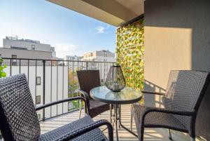 Bright Studio for 3 with Balcony and Parking by Noclegi Renters