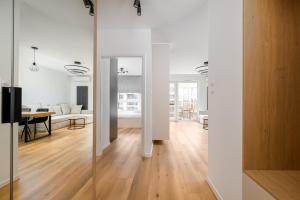 Ursus Serene Apartment by BookingHost