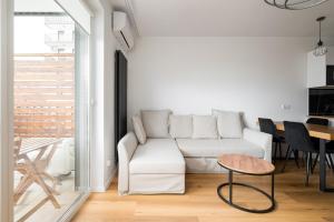 Ursus Serene Apartment by BookingHost