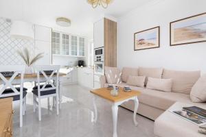 Przestronny Apartament z Parkingiem w Gdańsku by Renters Prestige