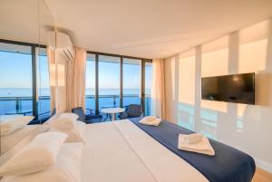 BlueWave Apartment