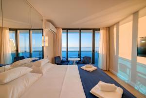 BlueWave Apartment
