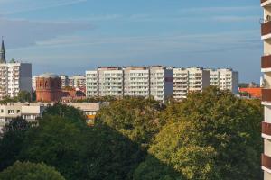 Jasny Apartament z 3 sypialniami oraz Miejcem do Pracy by Noclegi Renters