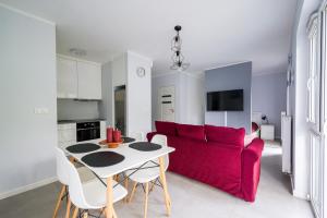 Olszowa 14 Riverside Apartment by BookingHost