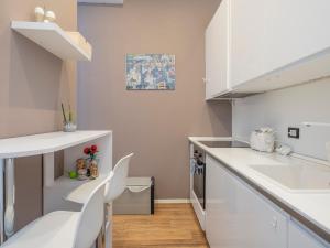 Xenia - Studio apt in Via Filippo Sassetti 31
