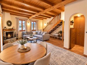 Sant Chalet Livadi