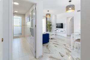 Napoleon 4A with pool close to the beach