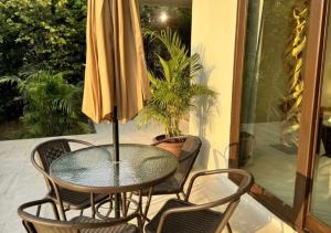 Tropical 2-bedroom villa with pool