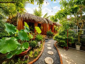 Nhat Linh Homestay Bến Tre & tour