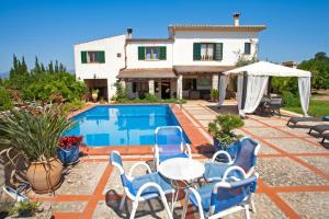 Modern Villa with Private Pool in Muro 300 m²