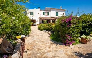 Modern Villa with Private Pool in Muro 300 m²