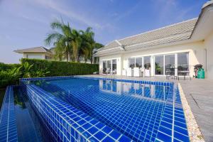 Black Mountain 3BR Pool Villa + Maid (BMW14)