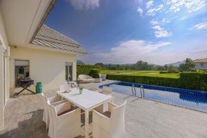 Black Mountain 3BR Pool Villa + Maid (BMW14)