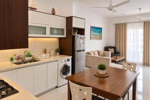 Beach front Apartment Blue Ocean Mount Lavinia