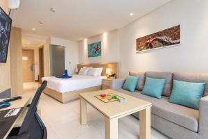 1BR Condo with Sea and Pool View- Beach Front 6406