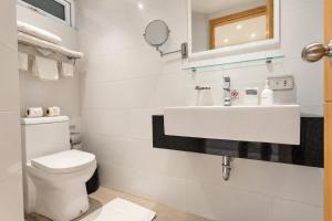 1BR Condo with Sea and Pool View- Beach Front 6406