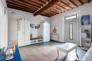 Two Rooms In Pisa