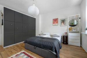 Cosy Apartment for 3 with Desk by Noclegi Renters