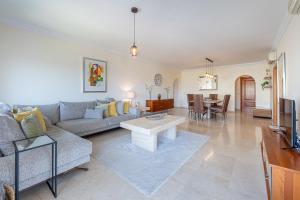 Spectacular Mijas 3 bedroom Apartment with Large T