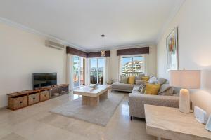 Spectacular Mijas 3 bedroom Apartment with Large T