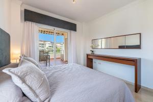 Spectacular Mijas 3 bedroom Apartment with Large T