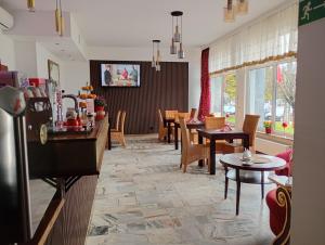 Hotel i Mała Gastronomia GWAREK