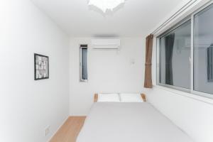 博多直通5分,新築,最大16名,寝室4室の広々一軒家,無料駐車場,プロジェクターあり,Lemiek箱崎Villa