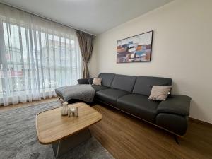 Rowing Canal Retreat, luxury 2BR apt, free parking