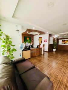 Oval Retreat